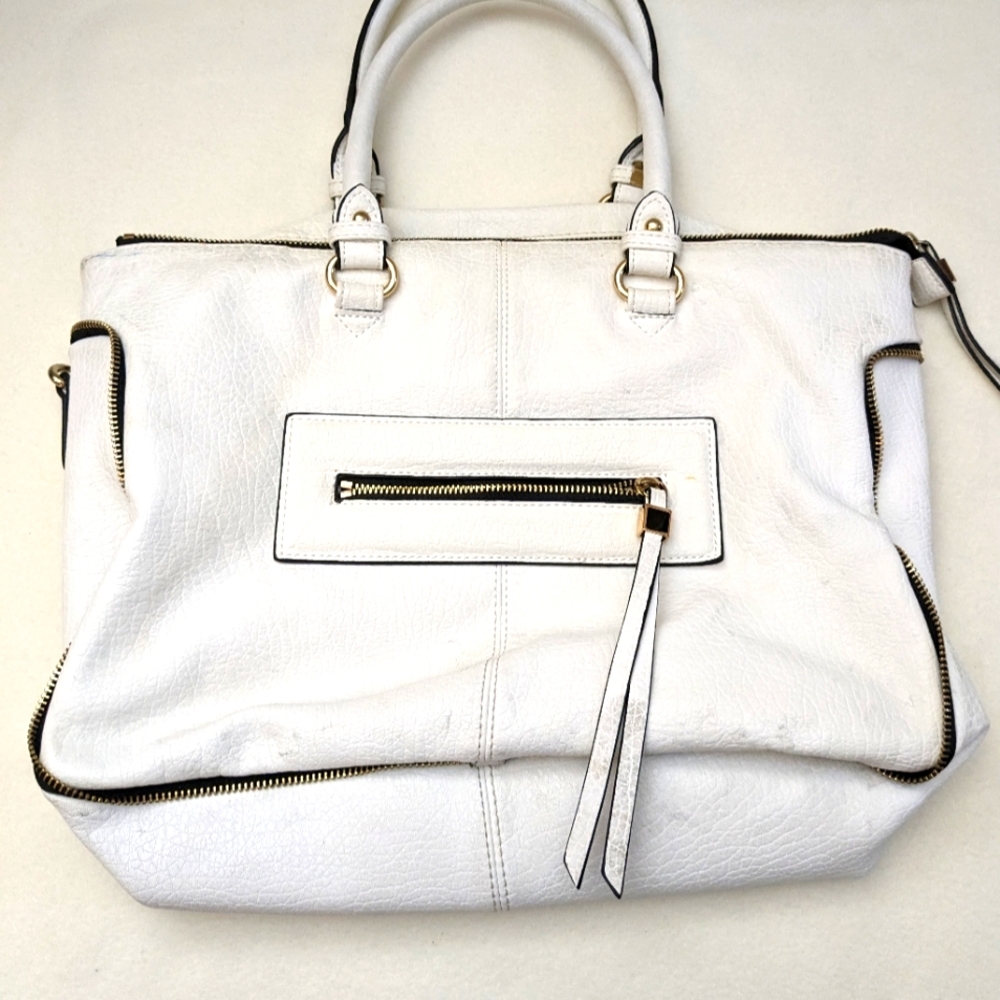 Women's White URBAN EXPRESSIONS BAG.